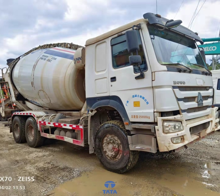 XE BƠM BÊ TÔNG HOVO